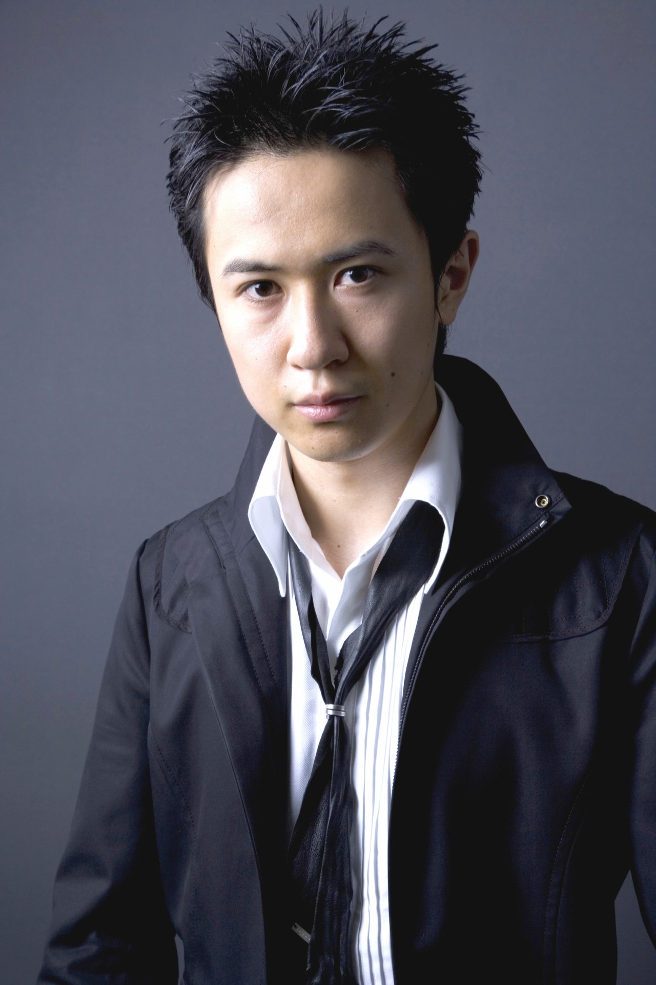 野汁先輩役の杉田智和。