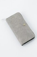 黒のセイバーモデルの財布。