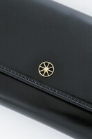 赤のランサーモデルの財布。