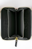 黒のライダーモデルの財布。