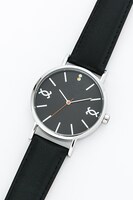 赤のライダーモデルの腕時計。