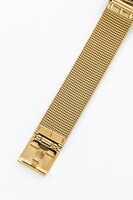 赤のランサーモデルの腕時計。