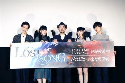 左からルード・ベルンシュタイン4世役の鈴木裕斗、リン役の鈴木このみ、監督の森田と純平、フィーニス役の田村ゆかり、ヘンリー・レオボルト役の山下誠一郎。