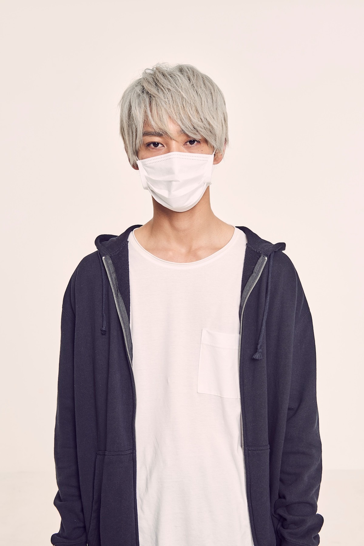 上杉柊平扮するお兄さん。