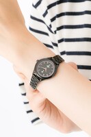 黒のセイバーモデルの腕時計。