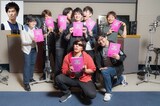 アニメ「ヤリチン☆ビッチ部」キャスト集合写真。後列左より代永翼（スケジュールの都合で写真参加）、山中真尋、熊谷健太郎、村瀬歩、小林裕介、濱野大輝、中澤まさとも。前列左より佐藤拓也、小野友樹。