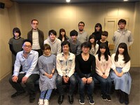 アフレコ後に撮影された、キャストの集合写真。