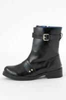 太鼓鐘貞宗モデルのブーツ。