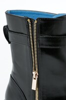 太鼓鐘貞宗モデルのブーツ。