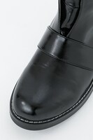 太鼓鐘貞宗モデルのブーツ。