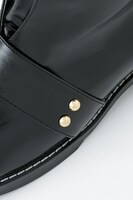 太鼓鐘貞宗モデルのブーツ。