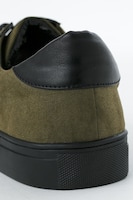 御手杵モデルのローカットスニーカー。