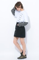 御手杵モデルのローカットスニーカーの着用例。