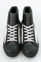 司波達也モデルのスニーカー。