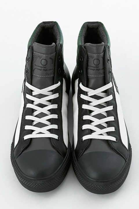 司波達也モデルのスニーカー。