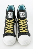 司波深雪モデルのスニーカー。