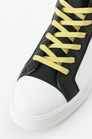 司波深雪モデルのスニーカー。