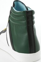 司波深雪モデルのスニーカー。