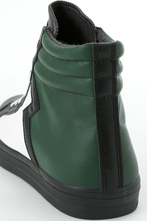 司波達也モデルのスニーカー。