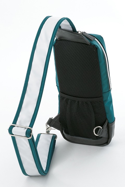 司波深雪モデルのボディバッグ。