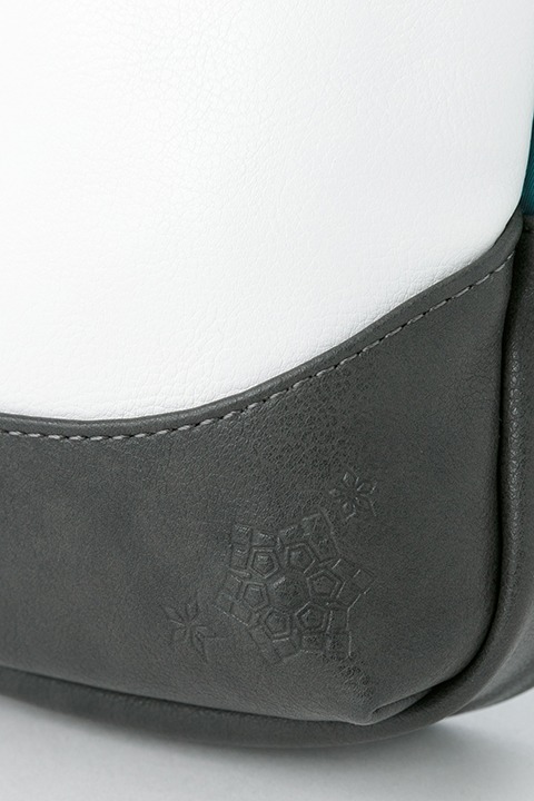 司波深雪モデルのボディバッグ。