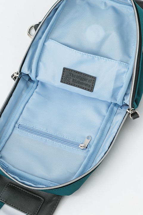 司波深雪モデルのボディバッグ。