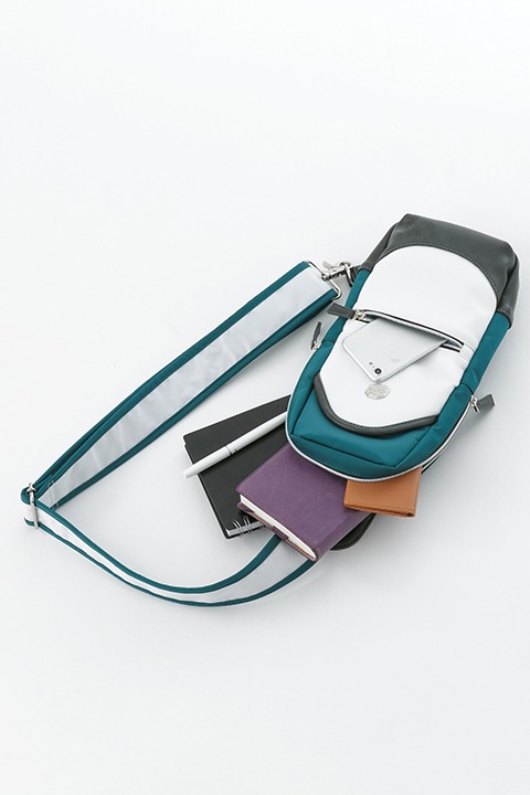 司波深雪モデルのボディバッグ。