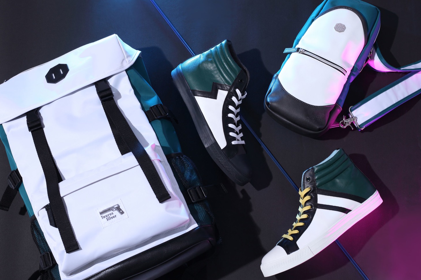 「劇場版 魔法科高校の劣等生 星を呼ぶ少女」のコラボアイテム。司波達也と司波深雪の2モデルがそれぞれ用意された。