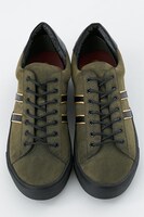 御手杵モデルのローカットスニーカー。