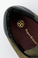 御手杵モデルのローカットスニーカー。