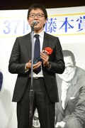 臼井央氏