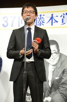 臼井央氏