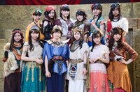 前列左から野中美希、牧野真莉愛、加賀楓、石田亜佑美、小田さくら、譜久村聖。後列左から横山玲奈、生田衣梨奈、羽賀朱音、森戸知沙希、飯窪春菜、佐藤優樹。