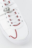 アスナモデルのスニーカー。