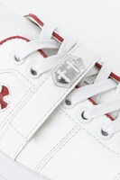 アスナモデルのスニーカー。