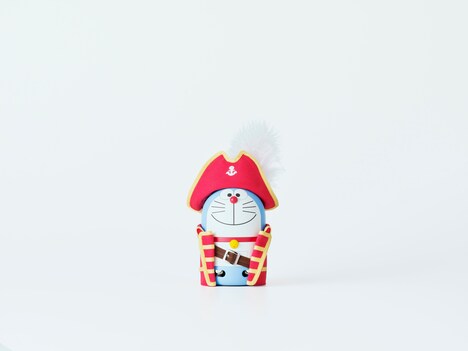 「Clova Friends mini（ドラえもん）」カバーセットを着けたところ。