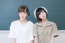 左から高橋未奈美、佐倉綾音。