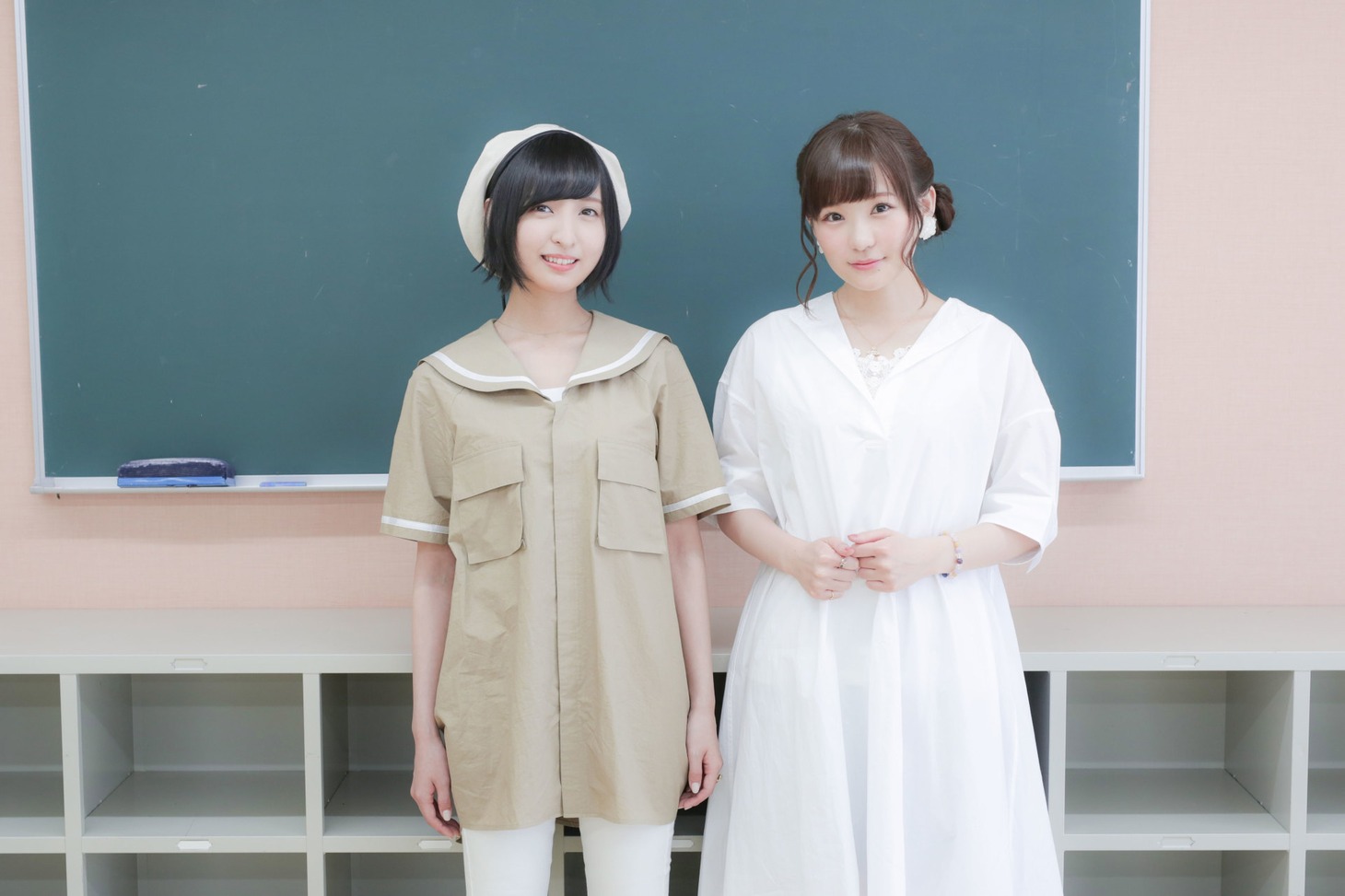 左から高橋未奈美、佐倉綾音。