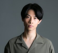 矢野淳役の倉冨尚人。