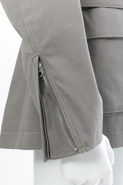 アンツィオ高校モデルのミリタリーアウター。