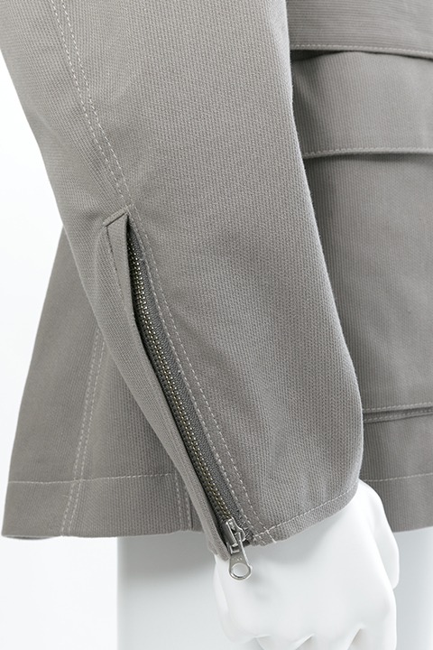 アンツィオ高校モデルのミリタリーアウター。