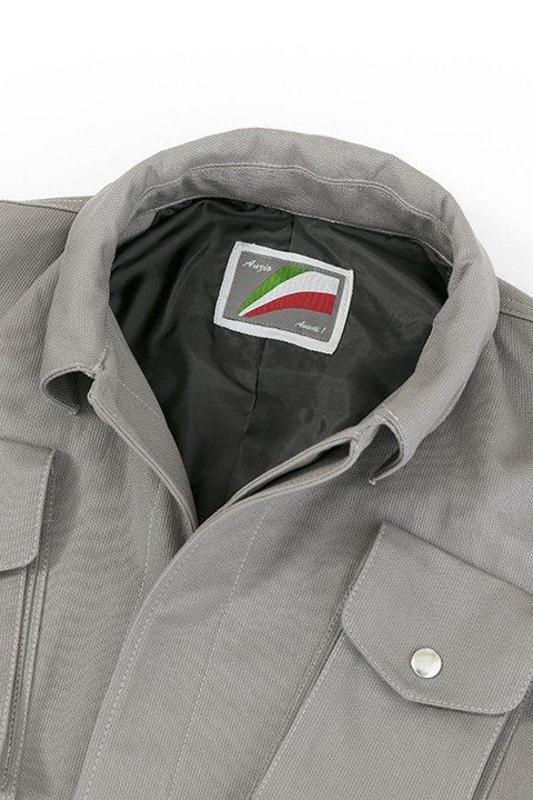 アンツィオ高校モデルのミリタリーアウター。