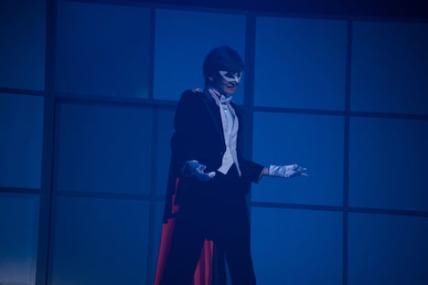 石井美絵子演じるタキシード仮面。