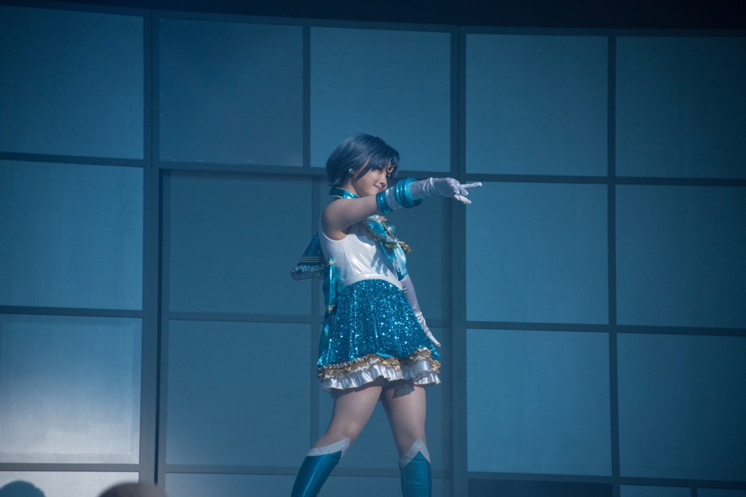 伊藤理々杏扮するセーラーマーキュリー。