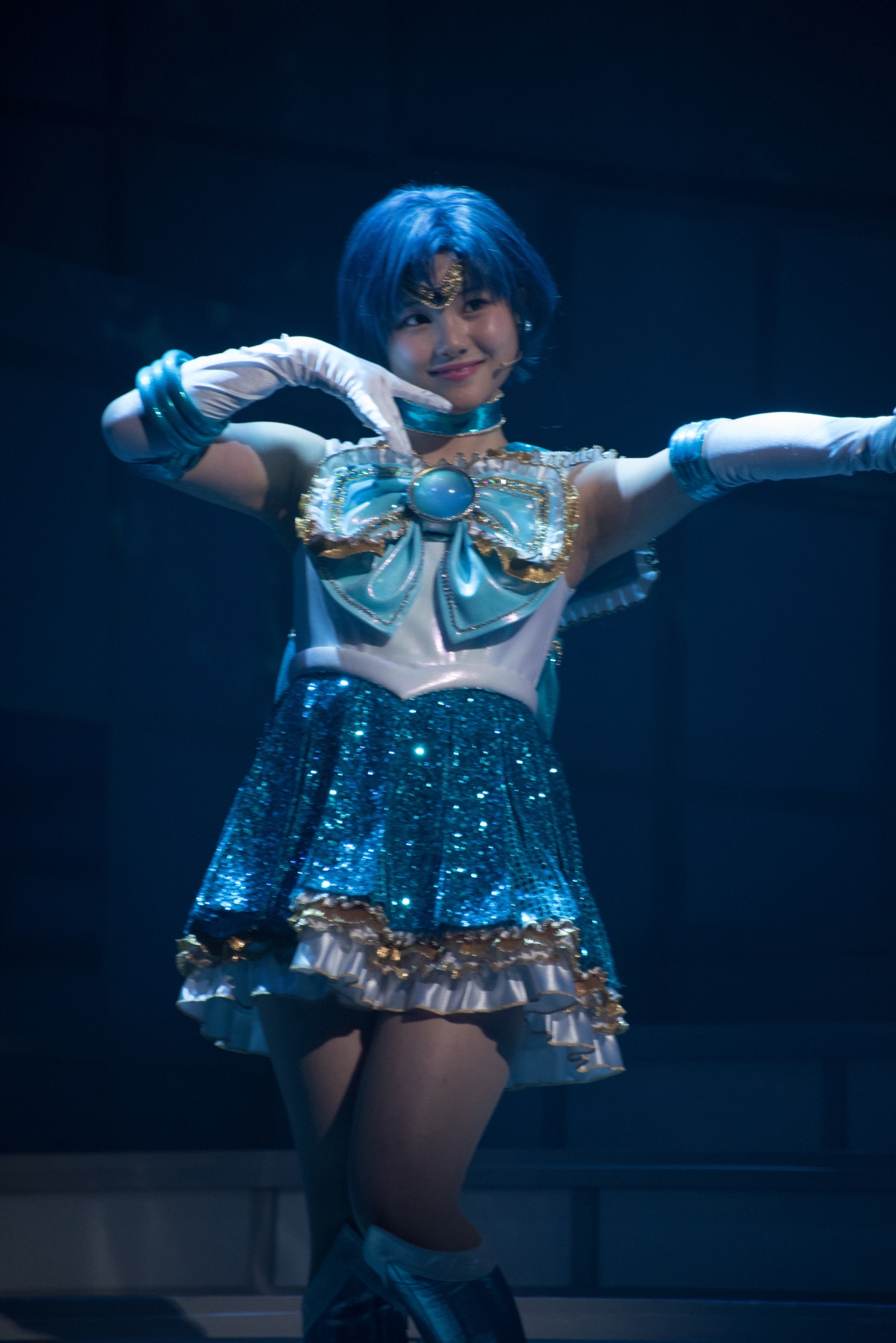 伊藤理々杏扮するセーラーマーキュリー。