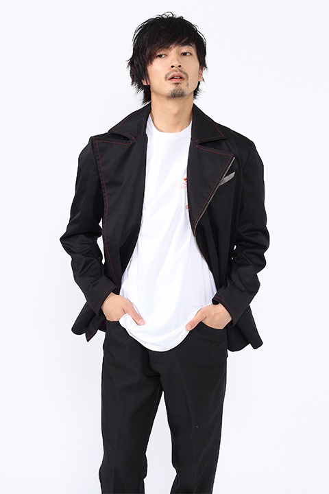 黒森峰女学園をモチーフにしたミリタリーアウターの着用例。