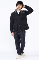 大洗女子学園をモチーフにしたミリタリーアウターの着用例。