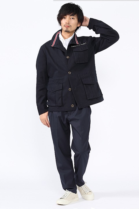 大洗女子学園をモチーフにしたミリタリーアウターの着用例。