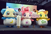 左から、「キラキラハッピー★ ひらけ！ここたま」発表会に登場したピロー、伊瀬茉莉也、リボン、高橋未奈美、ちゃこ。