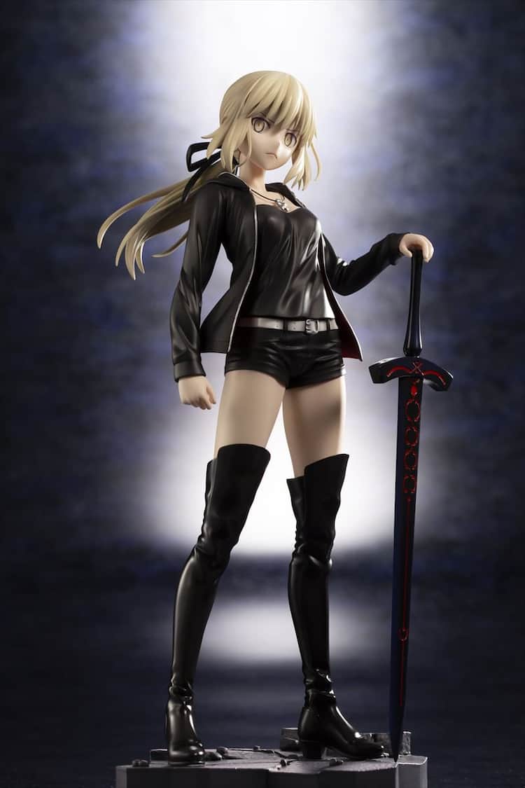 FGO」全身黒の衣装に身を包んだ私服姿のアルトリア〔オルタ〕を凛々 